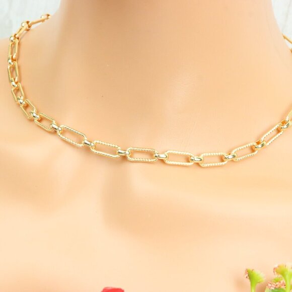 "Minimalist & Elegant Necklace Chain – Perfect for Women & Girls | UNVRC1519 - Picture 2 of 10